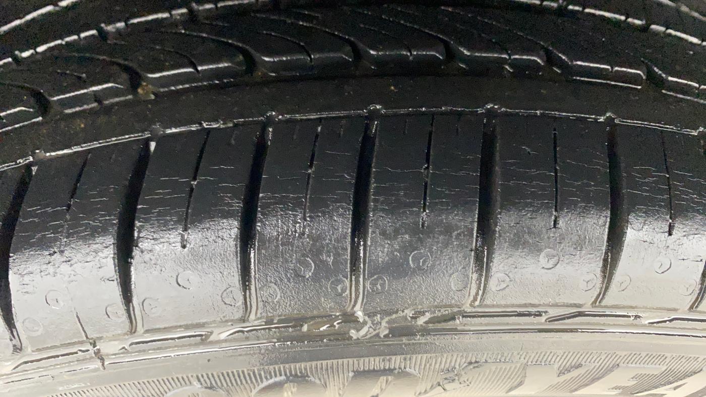 2019 Maruti Ciaz ALPHA  AT 1.5 SHVS PETROL, Petrol, Automatic, 26,650 km, Right Rear Tyre Tread