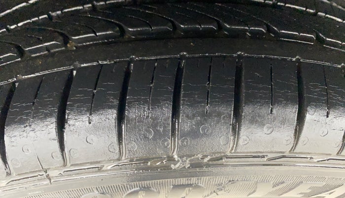 2019 Maruti Ciaz ALPHA  AT 1.5 SHVS PETROL, Petrol, Automatic, 26,650 km, Right Rear Tyre Tread