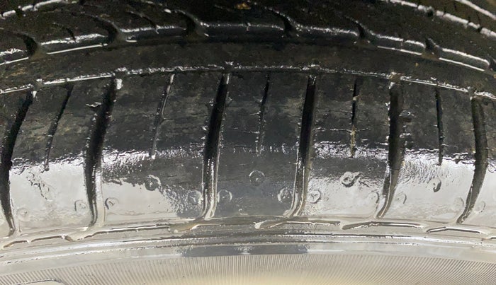 2019 Maruti Ciaz ALPHA  AT 1.5 SHVS PETROL, Petrol, Automatic, 26,650 km, Left Front Tyre Tread