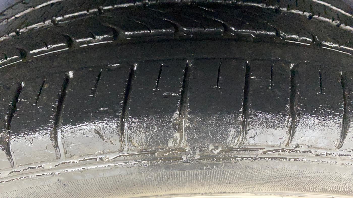 2019 Maruti Ciaz ALPHA  AT 1.5 SHVS PETROL, Petrol, Automatic, 26,650 km, Left Rear Tyre Tread