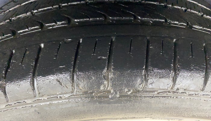 2019 Maruti Ciaz ALPHA  AT 1.5 SHVS PETROL, Petrol, Automatic, 26,650 km, Left Rear Tyre Tread