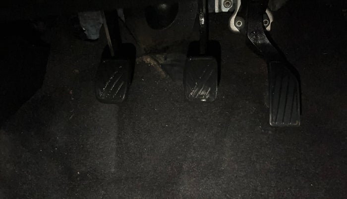 2016 Maruti Swift VXI, Petrol, Manual, 69,396 km, Pedals