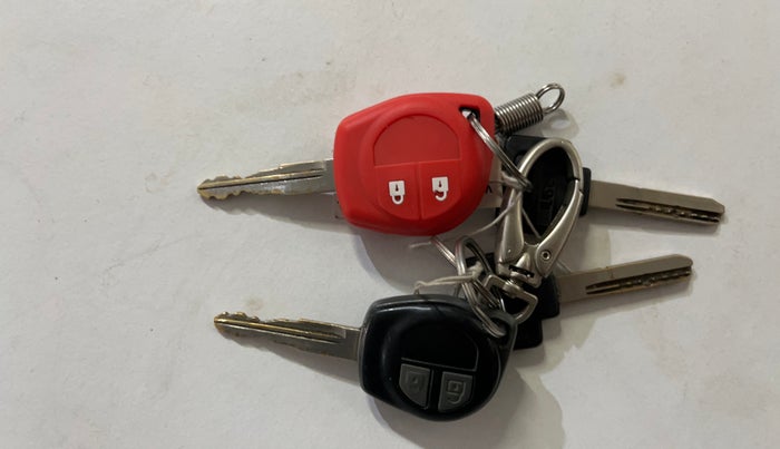 2016 Maruti Swift VXI, Petrol, Manual, 69,396 km, Key Close Up