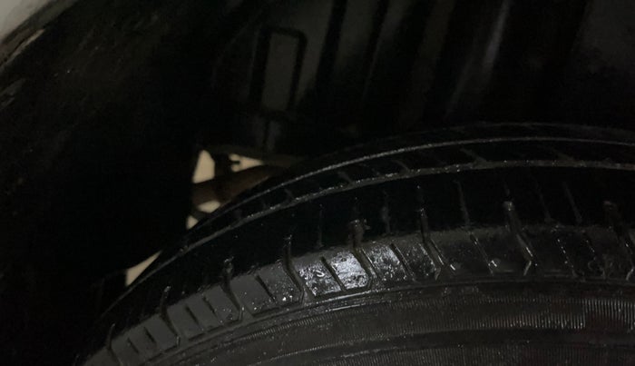 2016 Maruti Swift VXI, Petrol, Manual, 69,396 km, Right Rear Tyre Tread