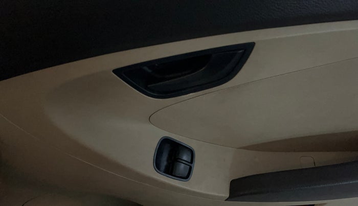 2018 Hyundai Eon ERA PLUS (O), Petrol, Manual, 26,023 km, Driver Side Door Panels Control