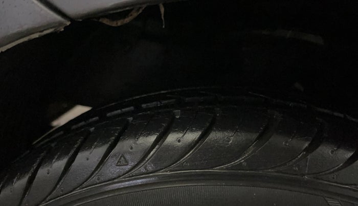 2018 Hyundai Eon ERA PLUS (O), Petrol, Manual, 26,023 km, Left Front Tyre Tread