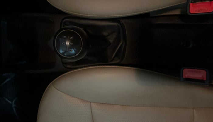 2018 Hyundai Eon ERA PLUS (O), Petrol, Manual, 26,023 km, Gear Lever