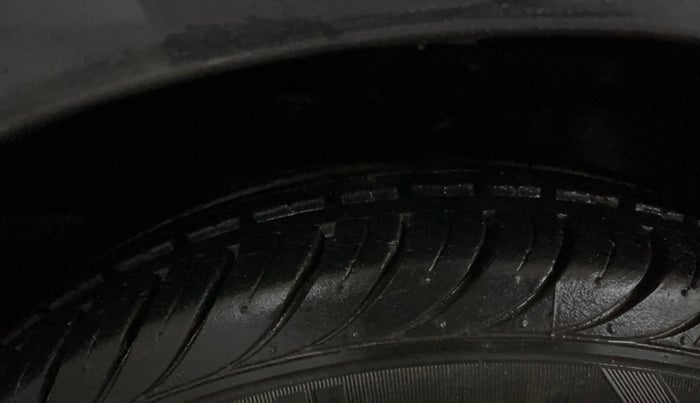 2018 Hyundai Eon ERA PLUS (O), Petrol, Manual, 26,023 km, Right Front Tyre Tread