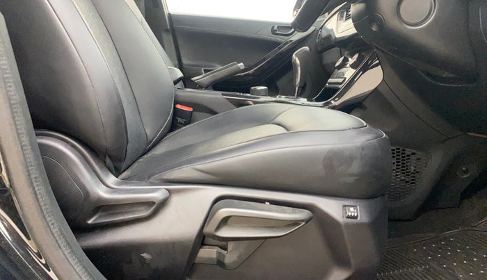 2022 Tata NEXON XZA PLUS DIESEL DARK EDITION, Diesel, Automatic, 25,217 km, Driver Side Adjustment Panel