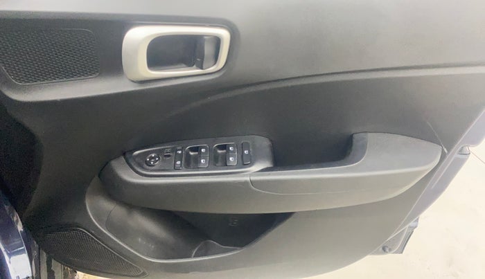 2020 Hyundai VENUE S 1.2, Petrol, Manual, 17,485 km, Driver Side Door Panels Control