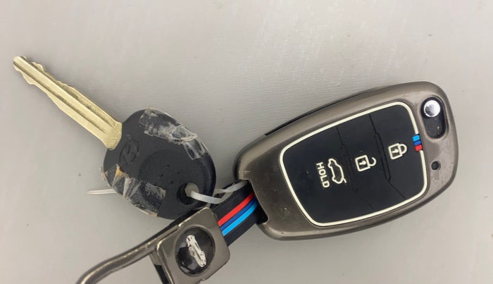 2020 Hyundai VENUE S 1.2, Petrol, Manual, 17,485 km, Key Close Up