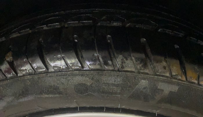 2017 Hyundai Grand i10 SPORTZ 1.2 KAPPA VTVT, Petrol, Manual, 43,813 km, Right Front Tyre Tread