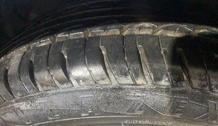 2017 Hyundai Grand i10 SPORTZ 1.2 KAPPA VTVT, Petrol, Manual, 43,813 km, Left Front Tyre Tread