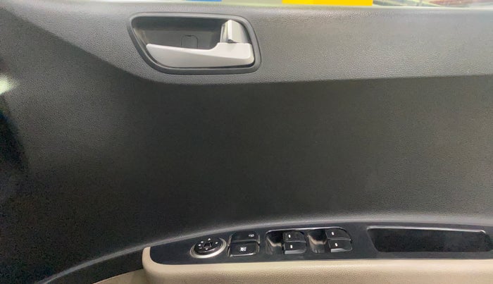 2017 Hyundai Grand i10 SPORTZ 1.2 KAPPA VTVT, Petrol, Manual, 43,813 km, Driver Side Door Panels Control