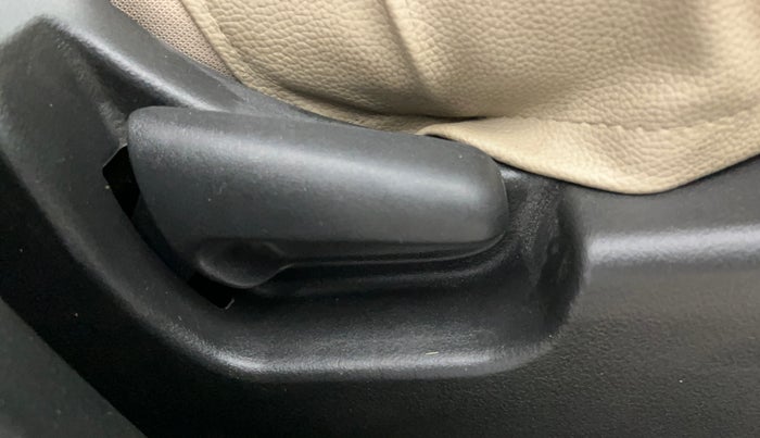 2017 Maruti Wagon R 1.0 VXI, Petrol, Manual, 43,590 km, Driver Side Adjustment Panel