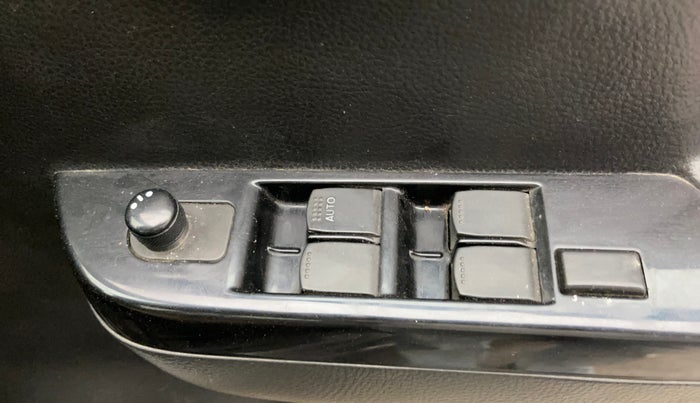 2017 Maruti Wagon R 1.0 VXI, Petrol, Manual, 43,590 km, Driver Side Door Panels Control