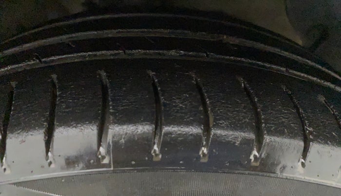 2014 Hyundai Xcent S 1.2, Petrol, Manual, 1,19,586 km, Right Front Tyre Tread