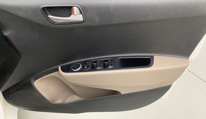 2014 Hyundai Xcent S 1.2, Petrol, Manual, 1,19,586 km, Driver Side Door Panels Control