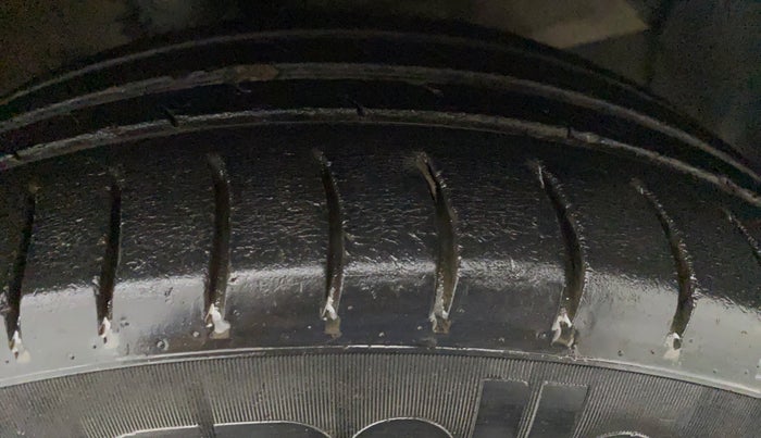 2014 Hyundai Xcent S 1.2, Petrol, Manual, 1,19,586 km, Left Front Tyre Tread