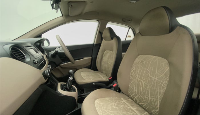 2014 Hyundai Xcent S 1.2, Petrol, Manual, 1,19,586 km, Right Side Front Door Cabin