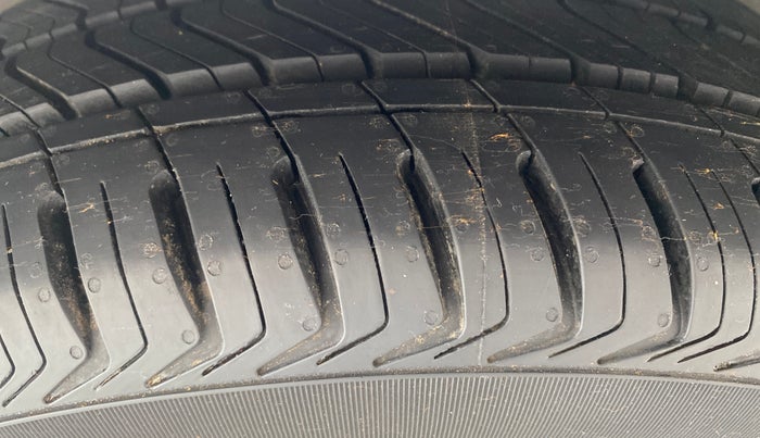 2017 Hyundai Verna 1.6 VTVT SX, Petrol, Manual, 73,546 km, Left Front Tyre Tread
