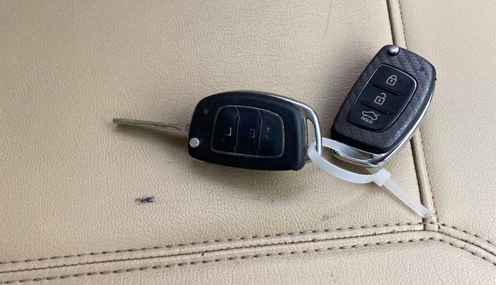 2017 Hyundai Verna 1.6 VTVT SX, Petrol, Manual, 73,546 km, Key Close Up