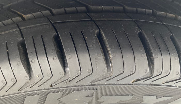 2017 Hyundai Verna 1.6 VTVT SX, Petrol, Manual, 73,546 km, Right Front Tyre Tread