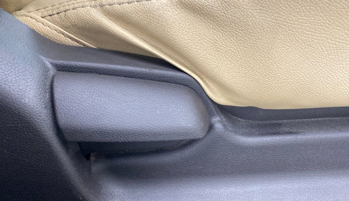 2017 Hyundai Verna 1.6 VTVT SX, Petrol, Manual, 73,546 km, Driver Side Adjustment Panel