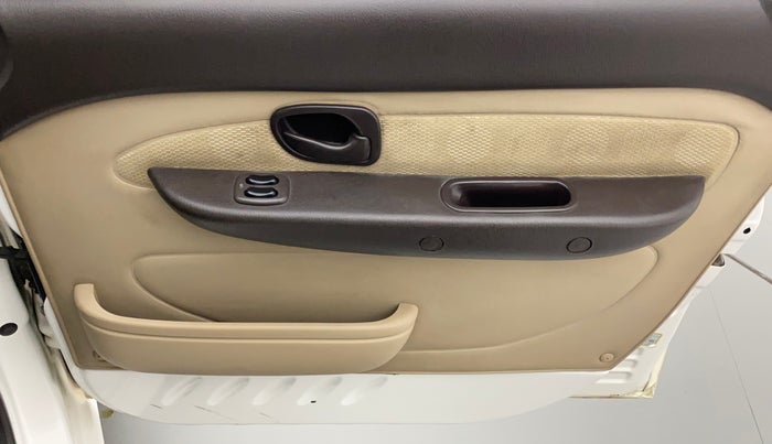 2014 Hyundai Santro Xing GL PLUS, Petrol, Manual, 1,00,142 km, Driver Side Door Panels Control