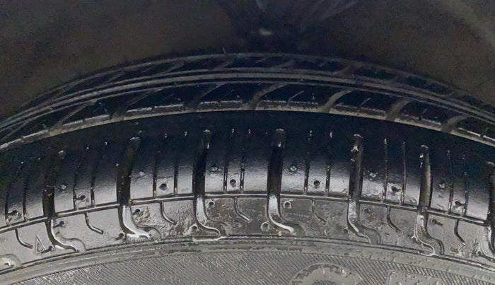 2014 Hyundai Santro Xing GL PLUS, Petrol, Manual, 1,00,142 km, Right Front Tyre Tread