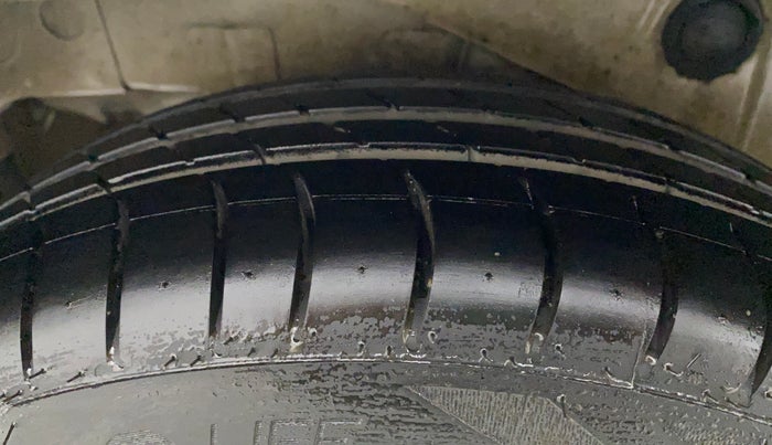 2014 Hyundai Santro Xing GL PLUS, Petrol, Manual, 1,00,142 km, Right Rear Tyre Tread