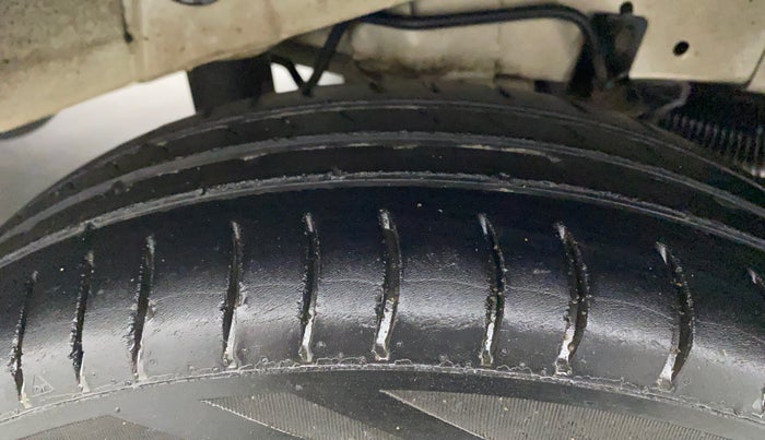 2014 Hyundai Santro Xing GL PLUS, Petrol, Manual, 1,00,142 km, Left Rear Tyre Tread