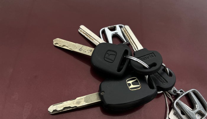 2015 Honda Amaze 1.2L I-VTEC S, Petrol, Manual, 70,152 km, Key Close Up