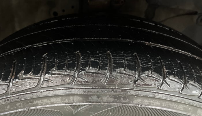 2015 Honda Amaze 1.2L I-VTEC S, Petrol, Manual, 70,152 km, Right Front Tyre Tread