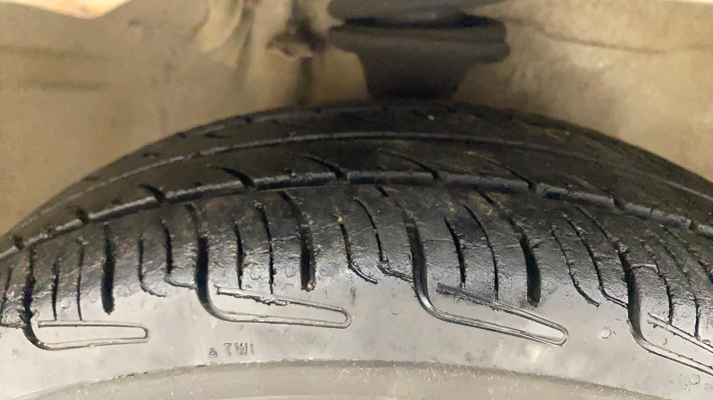 2014 Maruti Alto 800 LXI, Petrol, Manual, 93,724 km, Right Front Tyre Tread