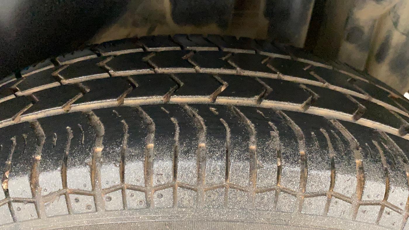 2015 Maruti Swift VXI, Petrol, Manual, 30,508 km, Left Rear Tyre Tread