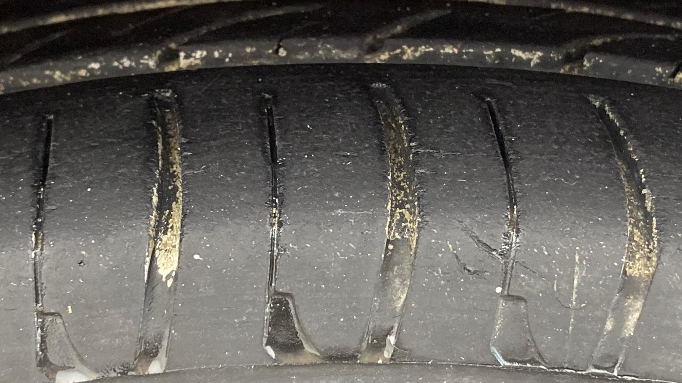 2014 Maruti Alto K10 VXI, Petrol, Manual, 38,973 km, Right Front Tyre Tread