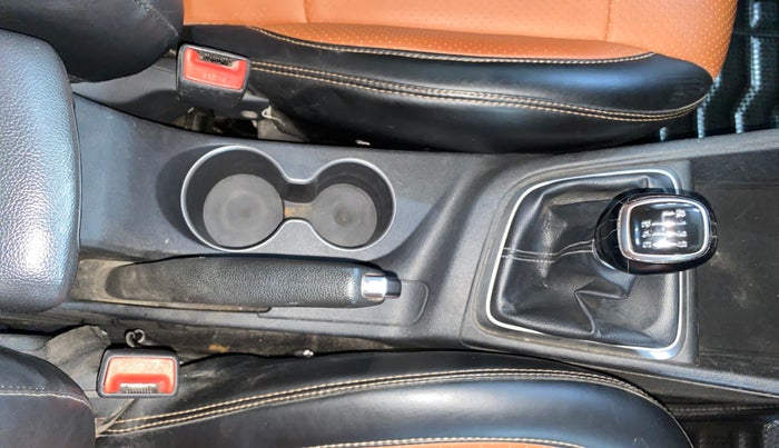 2018 Hyundai Verna 1.6 SX (O) CRDI MT, Diesel, Manual, 85,205 km, Gear Lever