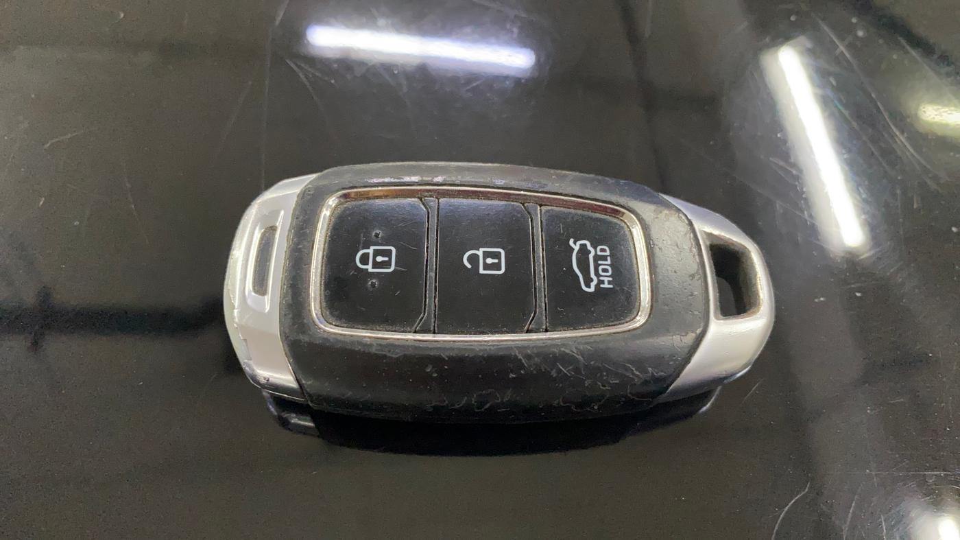 2018 Hyundai Verna 1.6 SX (O) CRDI MT, Diesel, Manual, 85,205 km, Key Close Up