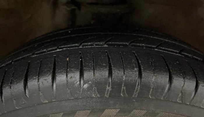 2015 Maruti Alto K10 VXI (O), Petrol, Manual, 84,540 km, Right Front Tyre Tread