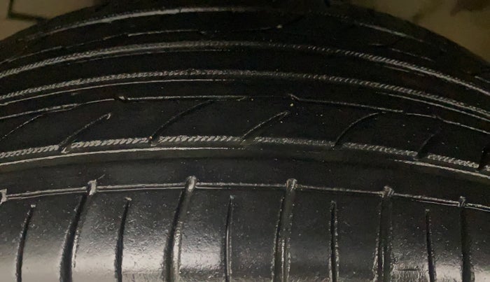 2014 Maruti Swift Dzire VDI, Diesel, Manual, 96,897 km, Left Front Tyre Tread