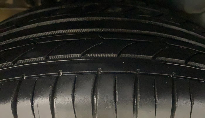 2014 Maruti Swift Dzire VDI, Diesel, Manual, 96,897 km, Right Rear Tyre Tread