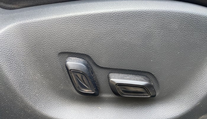 2022 MG ASTOR SHARP 1.5 CVT, Petrol, Automatic, 10,840 km, Driver Side Adjustment Panel