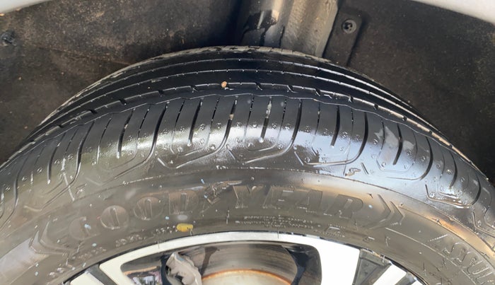 2022 MG ASTOR SHARP 1.5 CVT, Petrol, Automatic, 10,840 km, Right Rear Tyre Tread