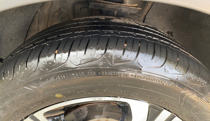 2022 MG ASTOR SHARP 1.5 CVT, Petrol, Automatic, 10,840 km, Right Front Tyre Tread