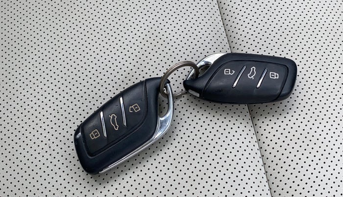 2022 MG ASTOR SHARP 1.5 CVT, Petrol, Automatic, 10,840 km, Key Close Up