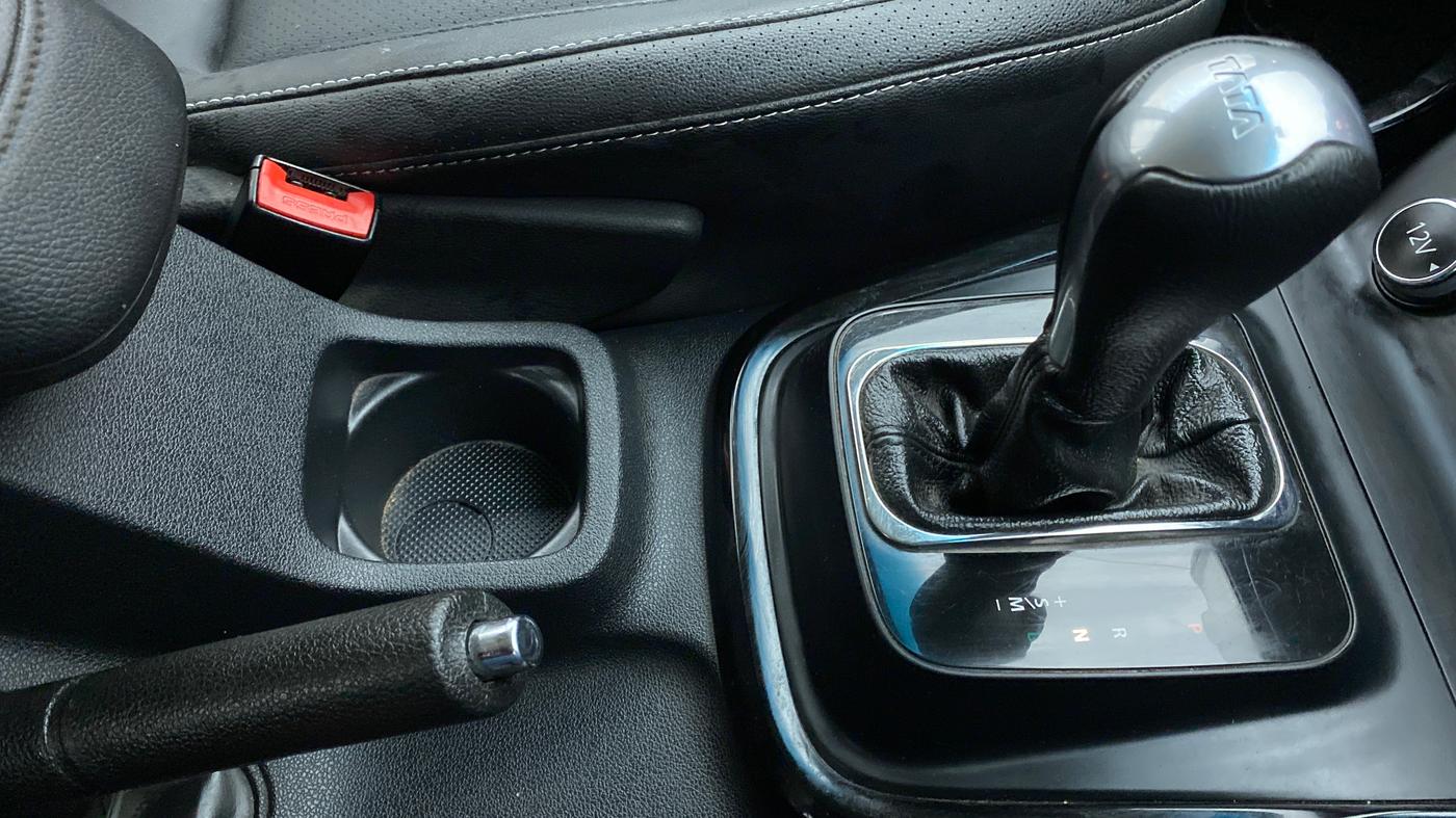 2018 Tata Hexa Varicor 400 XTA, Diesel, Automatic, 45,372 km, Gear Lever