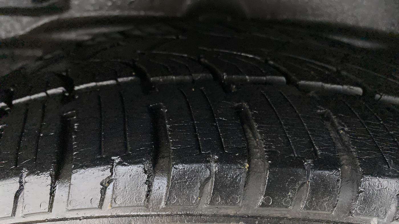 2018 Tata Hexa Varicor 400 XTA, Diesel, Automatic, 45,372 km, Right Rear Tyre Tread