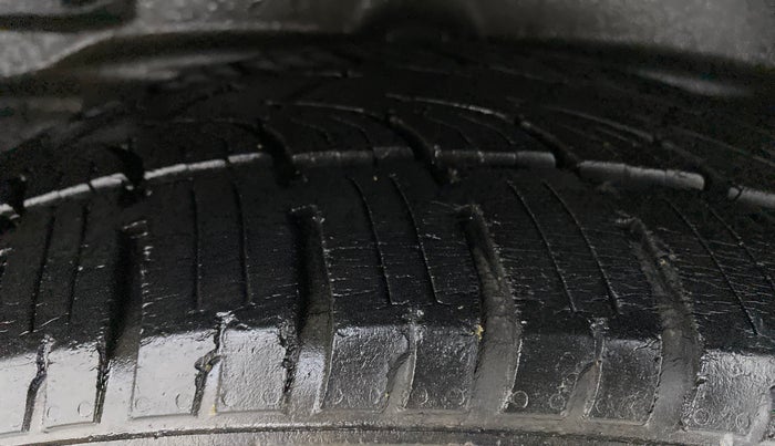 2018 Tata Hexa Varicor 400 XTA, Diesel, Automatic, 45,372 km, Right Rear Tyre Tread