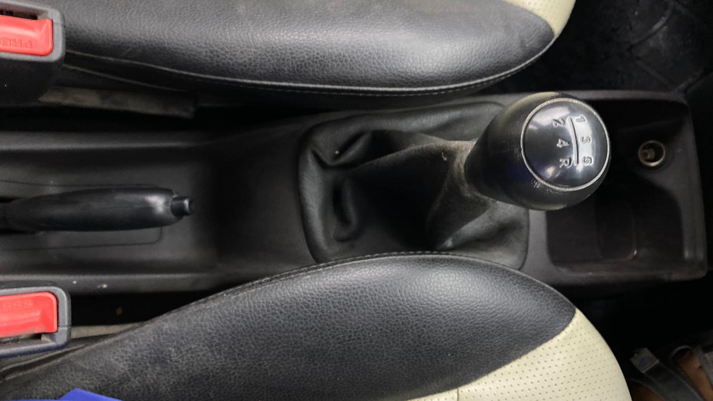 2015 Hyundai Eon D-LITE+, Petrol, Manual, 26,833 km, Gear Lever